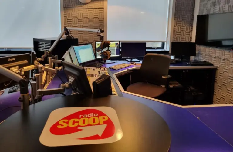 Radio SCOOP d&Atilde;&copy;voile ses auditeurs au grand jour
