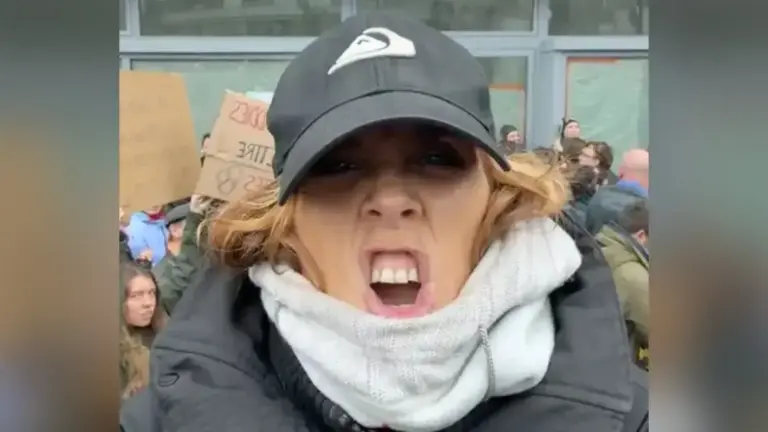 ZAZ en premi&egrave;re ligne lors de la manifestation du 24 octobre