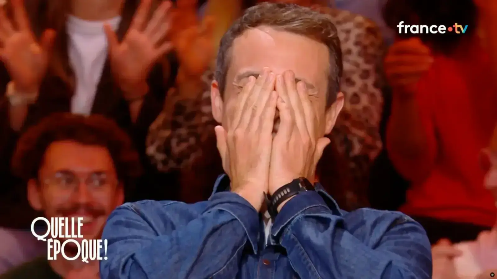 Quelle Époque : Valérie Lemercier fait rire le public avec "N'envoie jamais", son single hilarant