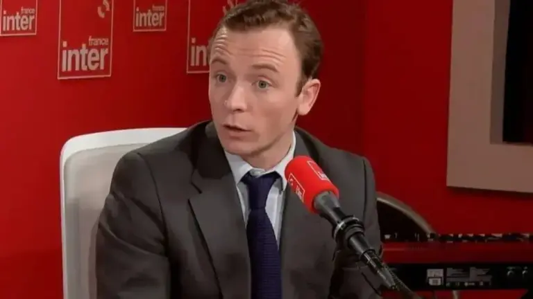 La direction de Radio France essuie de vives critiques apr&egrave;s la d&eacute;mission forc&eacute;e de Charles Sapin