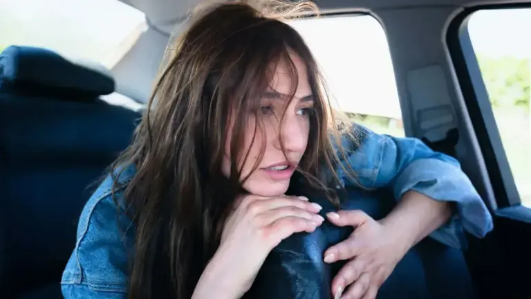 Iz&iuml;a Higelin : son album et sa tourn&eacute;e report&eacute;s